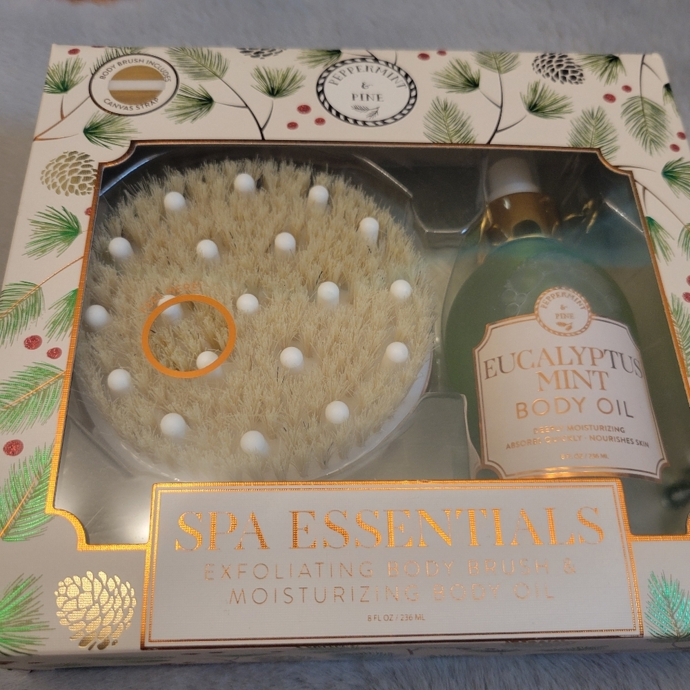 Spa Essentials Exfoliating Body Brush And Moisturizing Eucalyptus - Picture 3 of 5